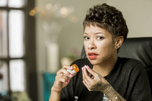 signs someone is addicted to opioids