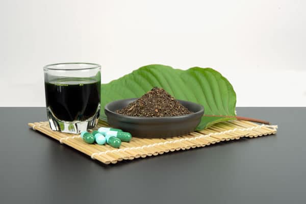 What are the signs someone has a problem with kratom?